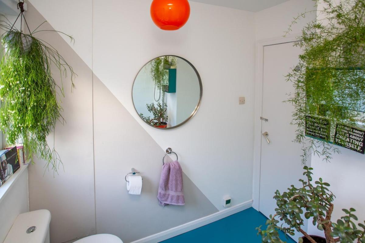 Apartment Mid-century Gem Steps From The Edinburgh