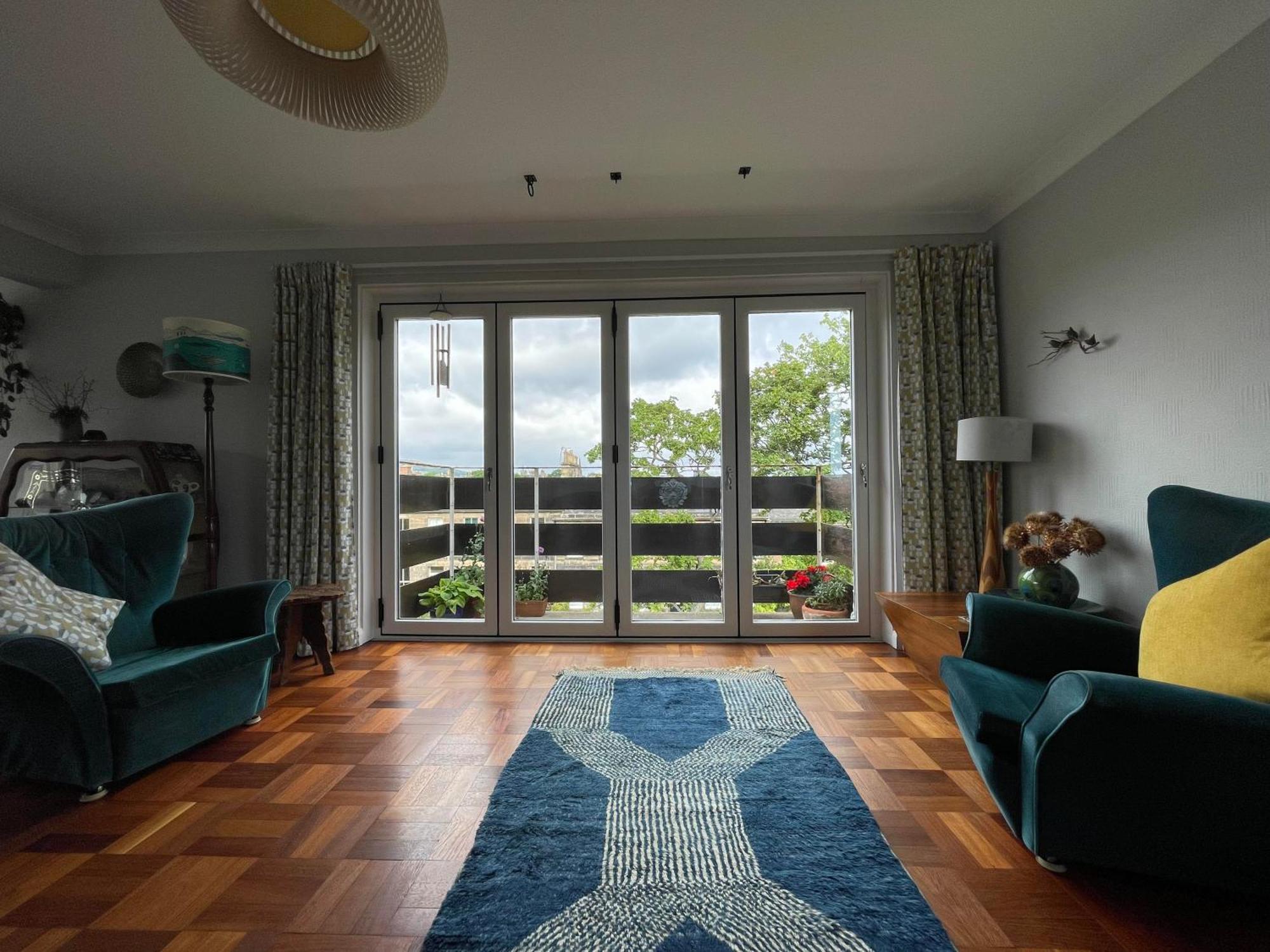 Apartment Mid-century Gem Steps From The